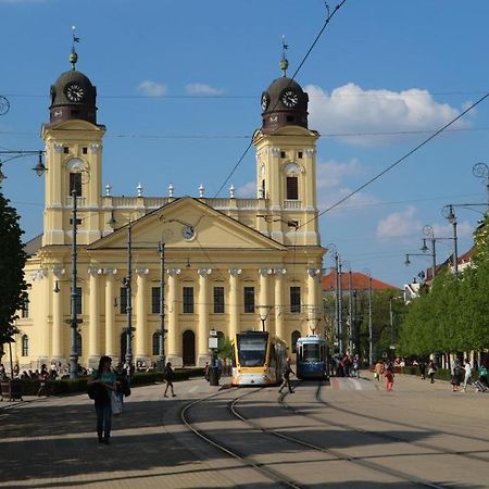 Gabica Apartman Debrecen Buitenkant foto