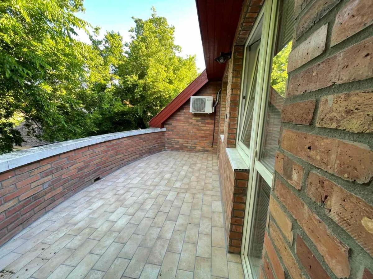 Gabica Apartman Debrecen Buitenkant foto