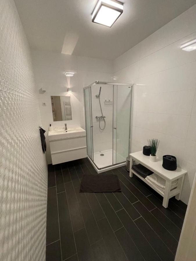 Gabica Apartman Debrecen Buitenkant foto