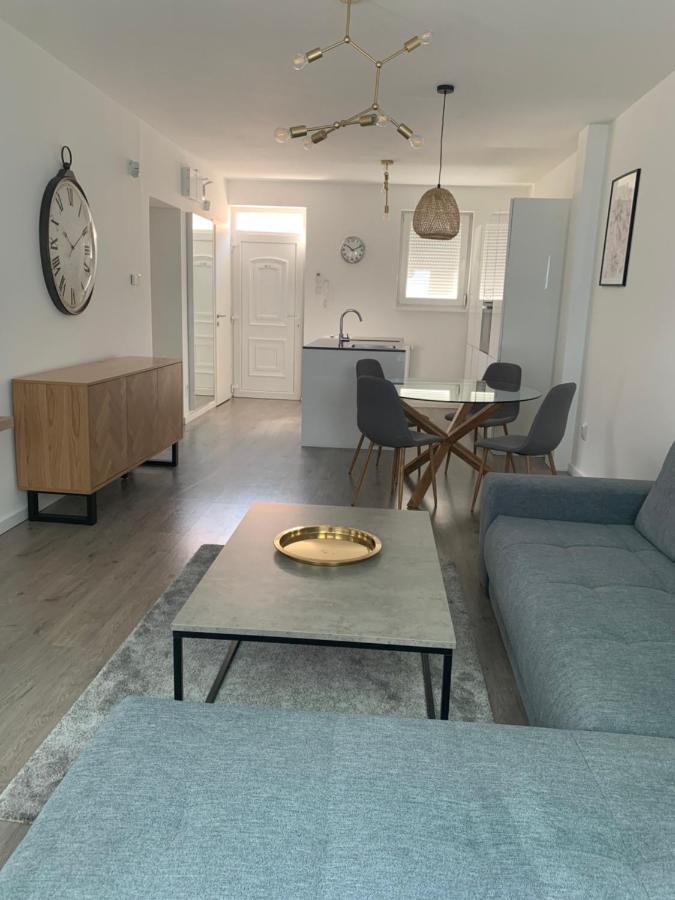Gabica Apartman Debrecen Buitenkant foto