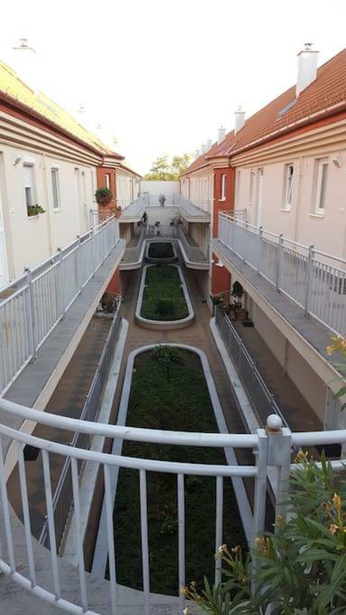 Gabica Apartman Debrecen Buitenkant foto