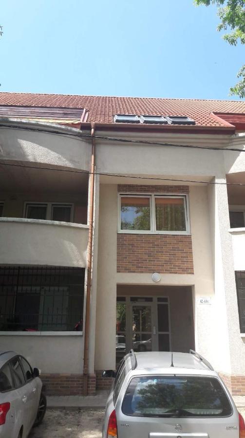 Gabica Apartman Debrecen Buitenkant foto